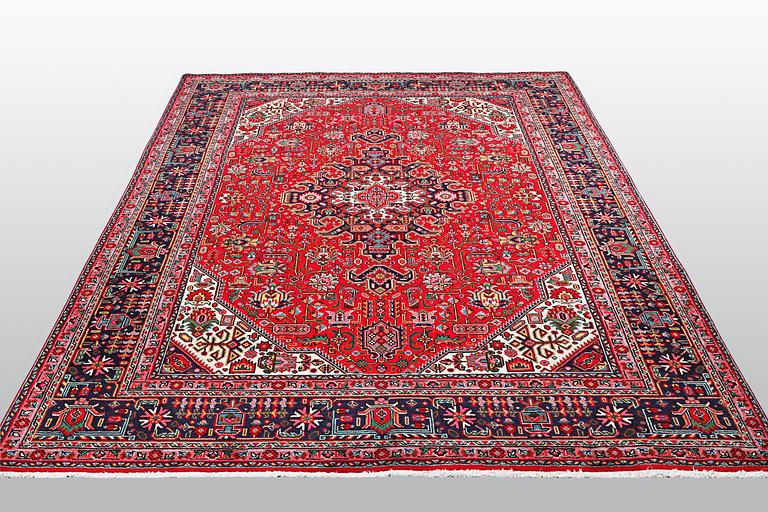 Matta, Täbris, ca 296 x 196 cm.