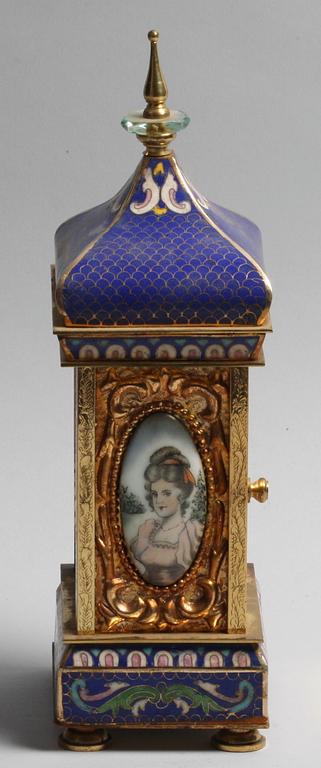 KLOCKOR, 2 st, bl.a Kina.