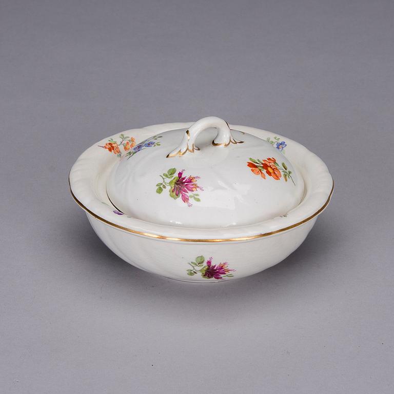 TVÄTTSET, 3 delar, keramik, Arabia, 1900-talets första hälft.