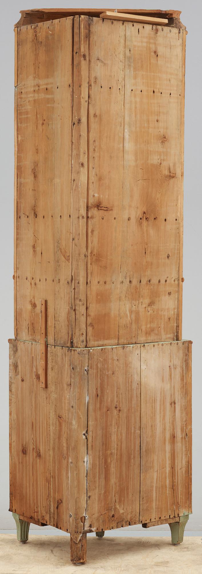 HÖRNSKÅP, gustaviansk stil, 1900-talets början.