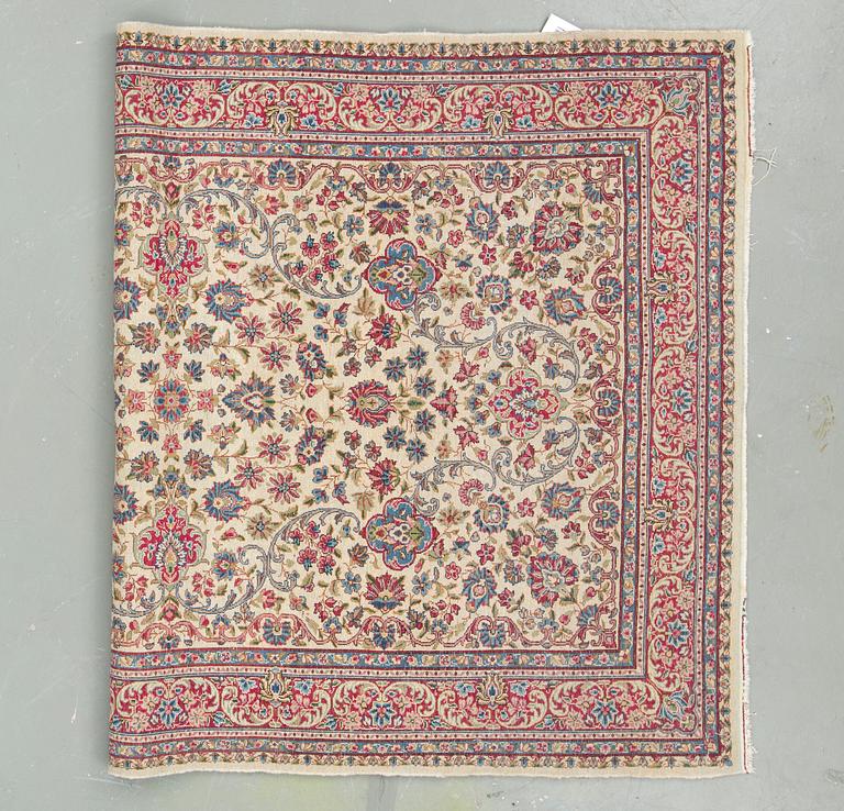 MATTA, Kirman, semiantik. Ca 229x150 cm.