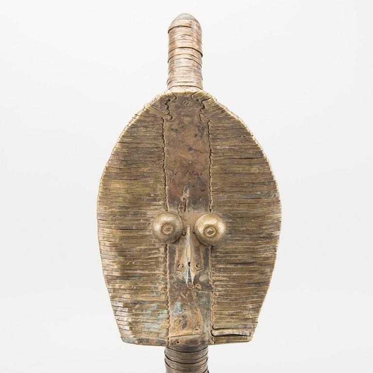 A Kota figure, Gabon 20th century.