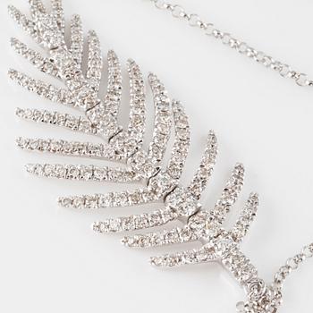 COLLIER, 18K vitguld med briljantslipade diamanter ca 0.80 ct. Vikt 5,2 gram.