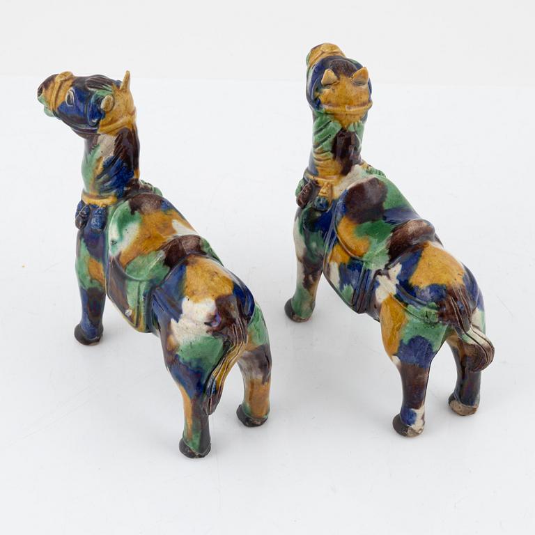 A pair of ceramic horse figurines, China, 20th century.