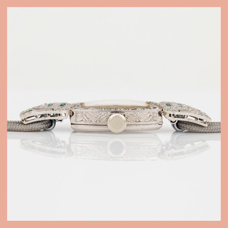 ARMBANDSUR, Art Deco, silver med åttkantslipade diamanter, tot ca 0,74 ct och smaragder. Total vikt ca 15 g.