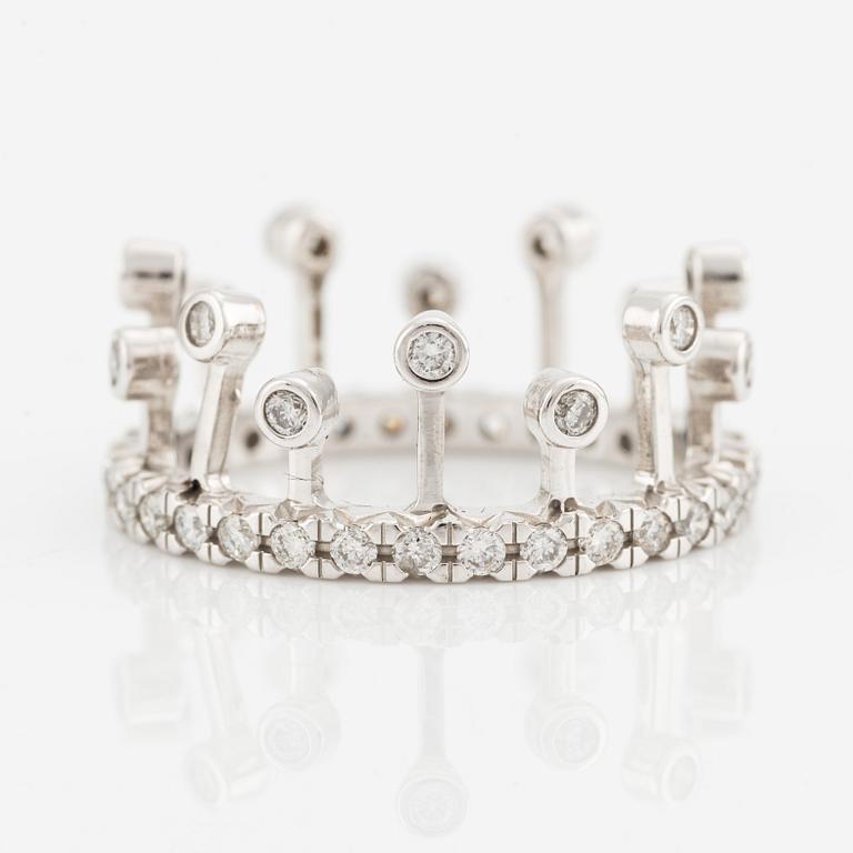 Ring in the shape of a crown, white gold with brilliant-cut diamonds.