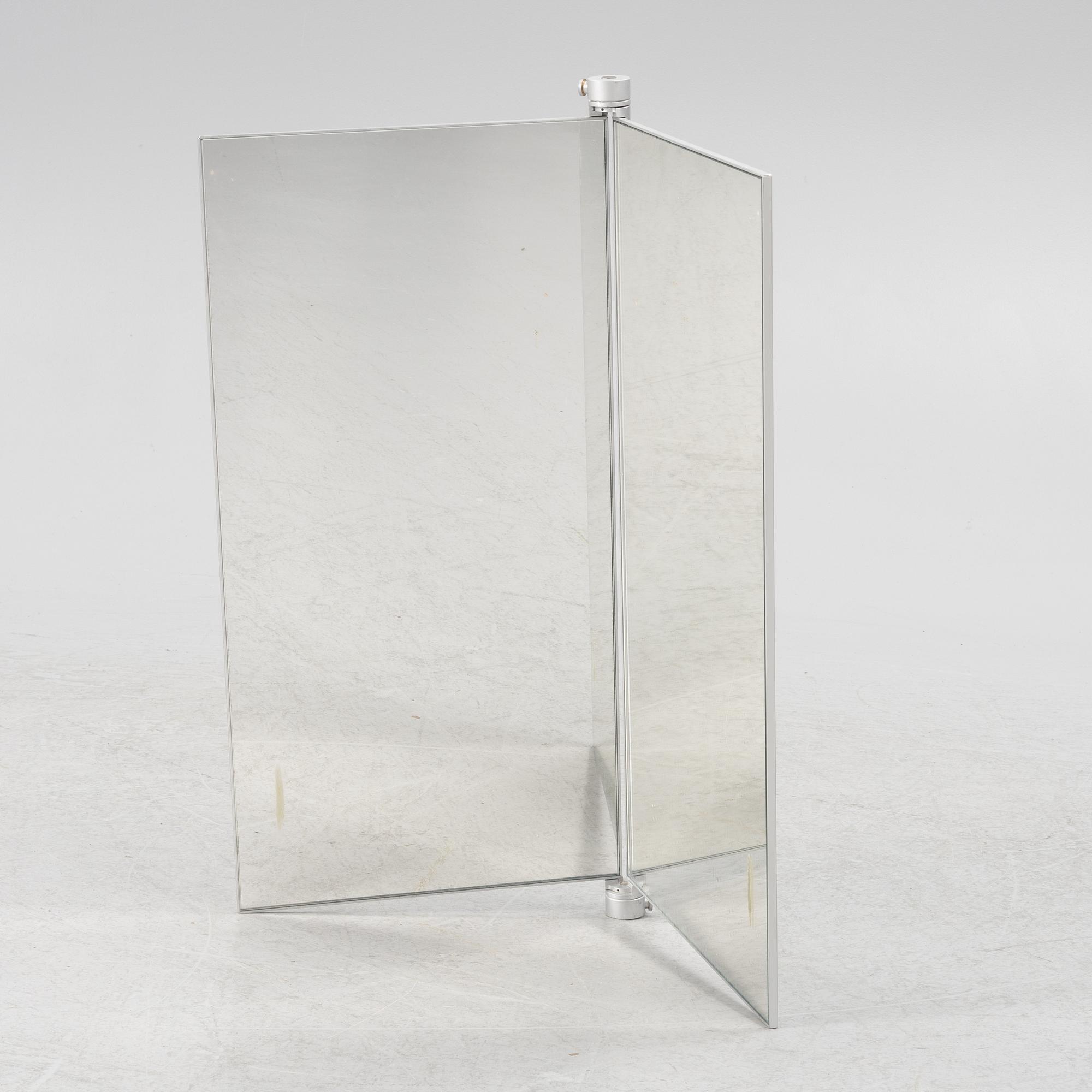 Petra Runge, a 'Book Mirror', DePadova.