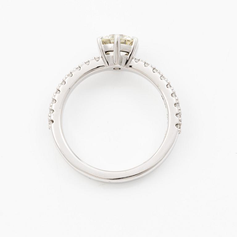 Ring 14K white gold set with brilliant-cut diamonds, accompanied by IGI report.