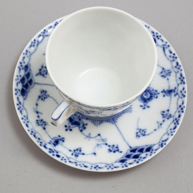 KAFFESERVIS, 84 delar, porslin, "Musselmalet", Royal Copenhagen, Danmark, 1900-talets andra hälft.