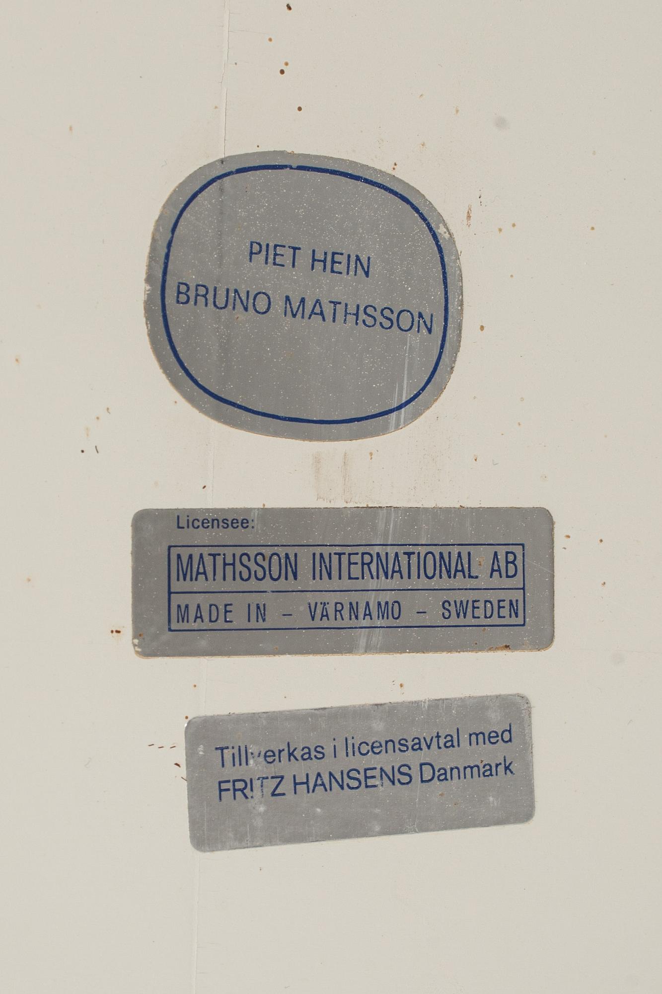 MATBORD, "Superelips", Design Bruno Mathsson och Piet Hein för Mathsson International AB. Värnamo.