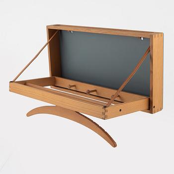 Adam Hoff & Poul Östergaard, klädhängare/herrbetjänt, Virum Möbelsnickeri, Danmark, 1900-talets mitt.