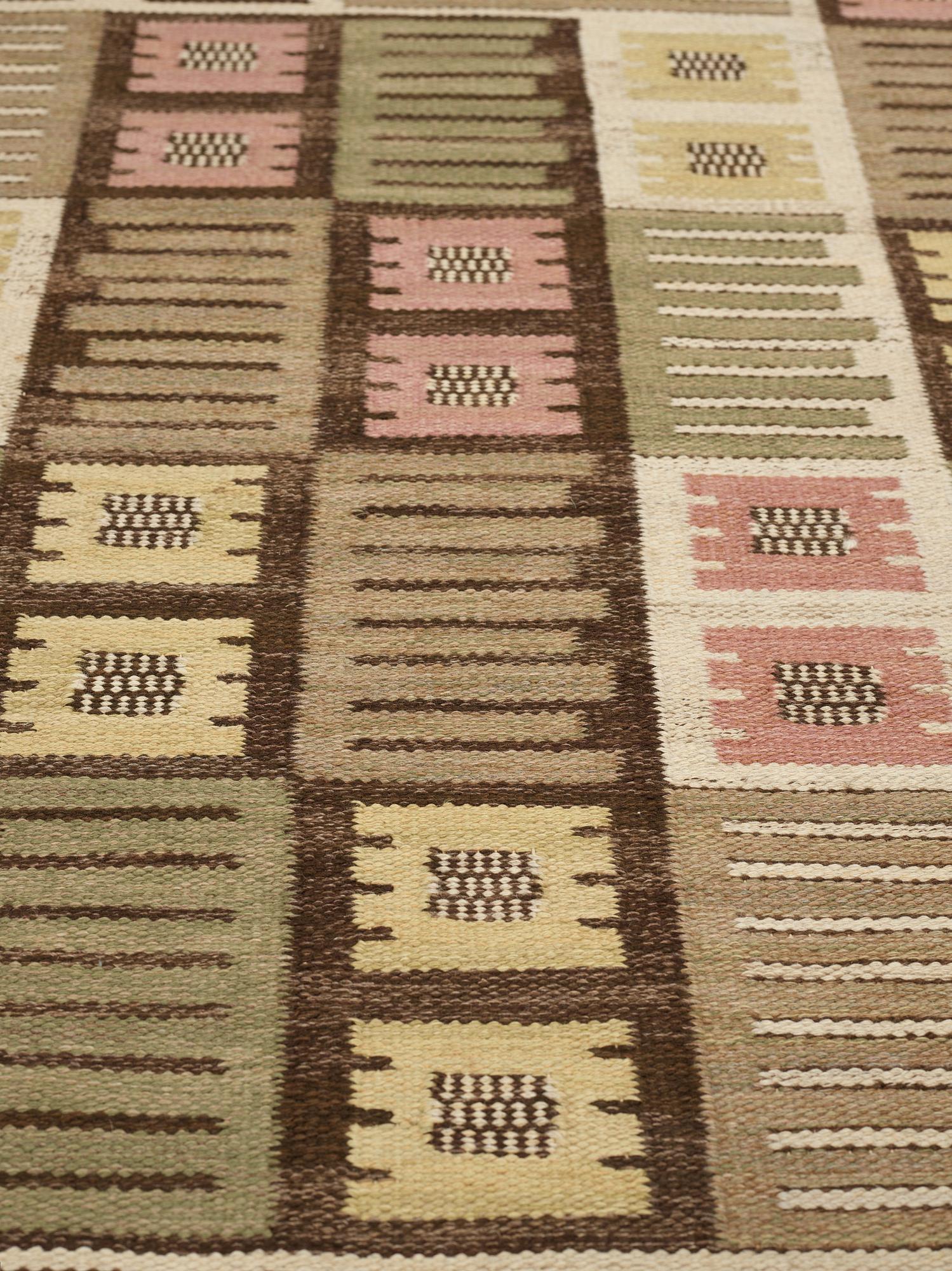 Märta Måås-Fjetterström, Matta, "Nyponblomman", rölakan, ca 213,5-214,5 x 148,5-150,5 cm, signerad AB MMF.