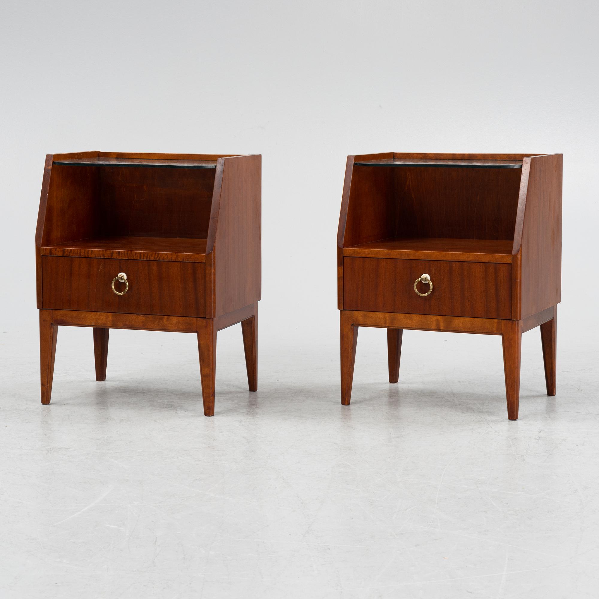 A pair of mahogany bedside tables, 1930s/40s.