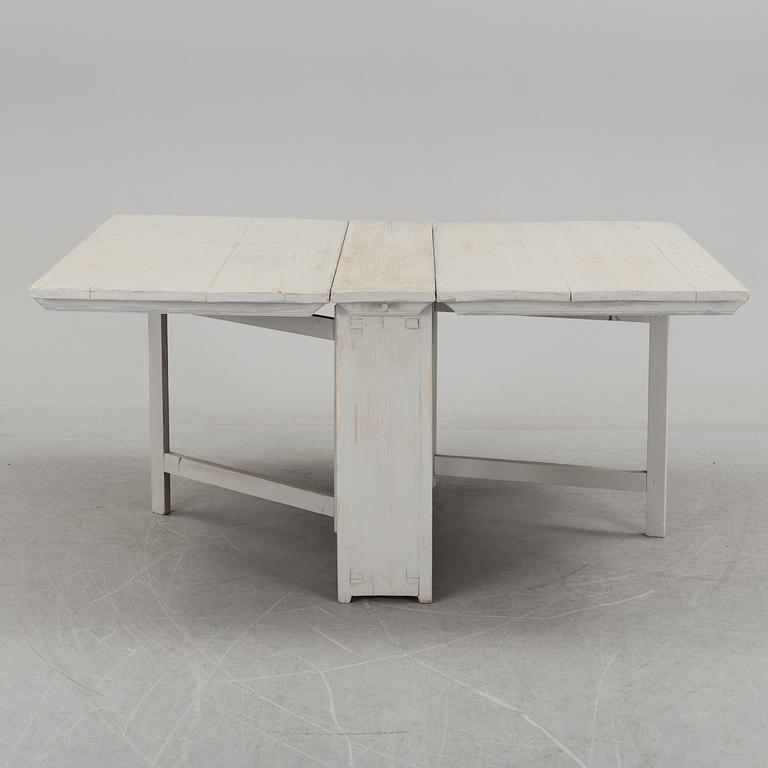 a gate-legged table from the 19th century.