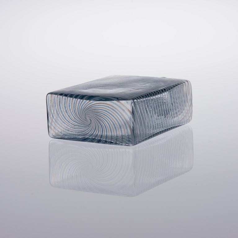 FLASKA, glas, signerad Kaj Franck, Nuutajärvi Notsjö 1981. Numrerad 353/1000.