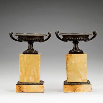 TAZZOR, ett par, senempire Frankrike, 1800-tal.