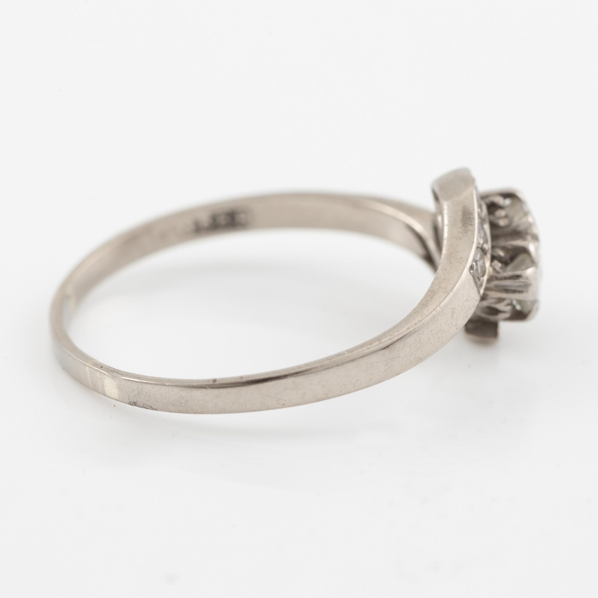 Ring, 18K white gold with small diamonds.