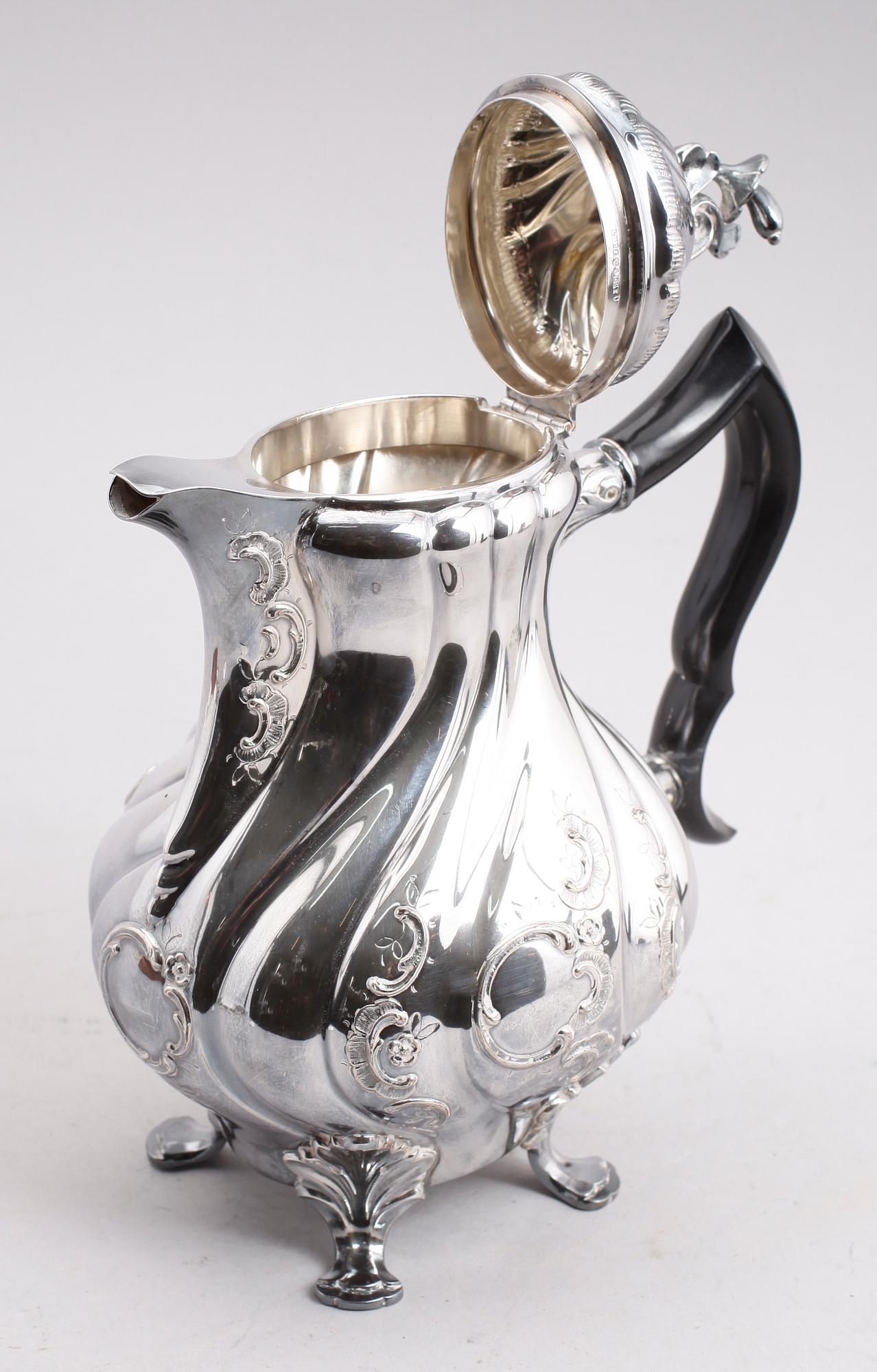 KAFFEKANNA, silver, CG Hallberg, 1957. Vikt ca 767 gram.