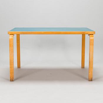 Alvar Aalto, bord, modell 82 för O.Y. Huonekalu-ja Rakennustyötehdas A.B. 1900-talets mitt.