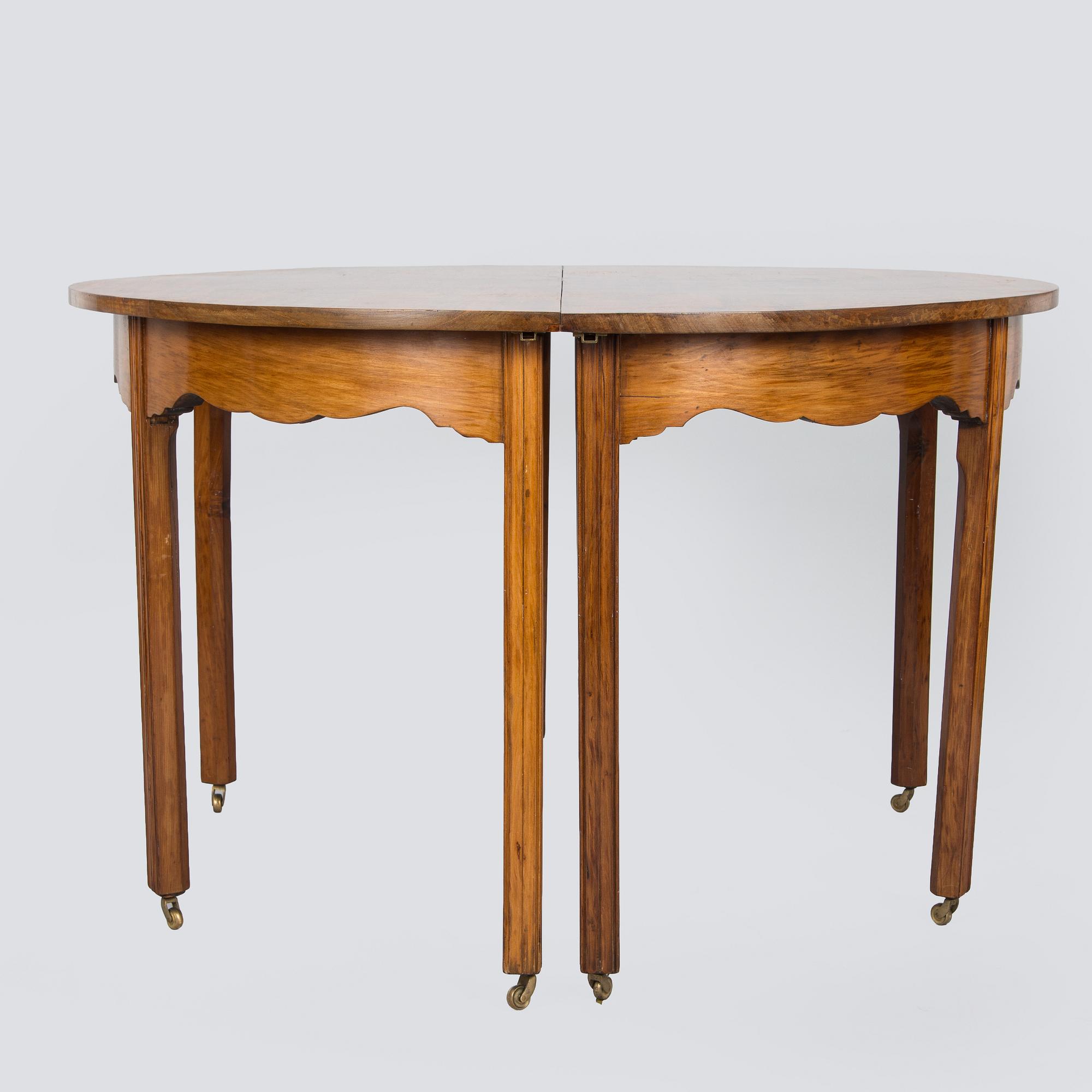 A mahogany dinner table circa 19th century, Georg III.