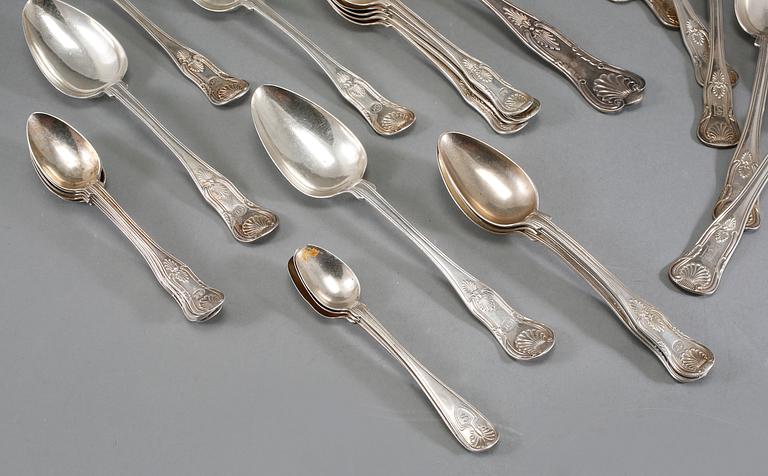SKEDAR, 19 st, silver, samtliga stämplade omkring 1800-talets mitt. Vikt 811 gram.