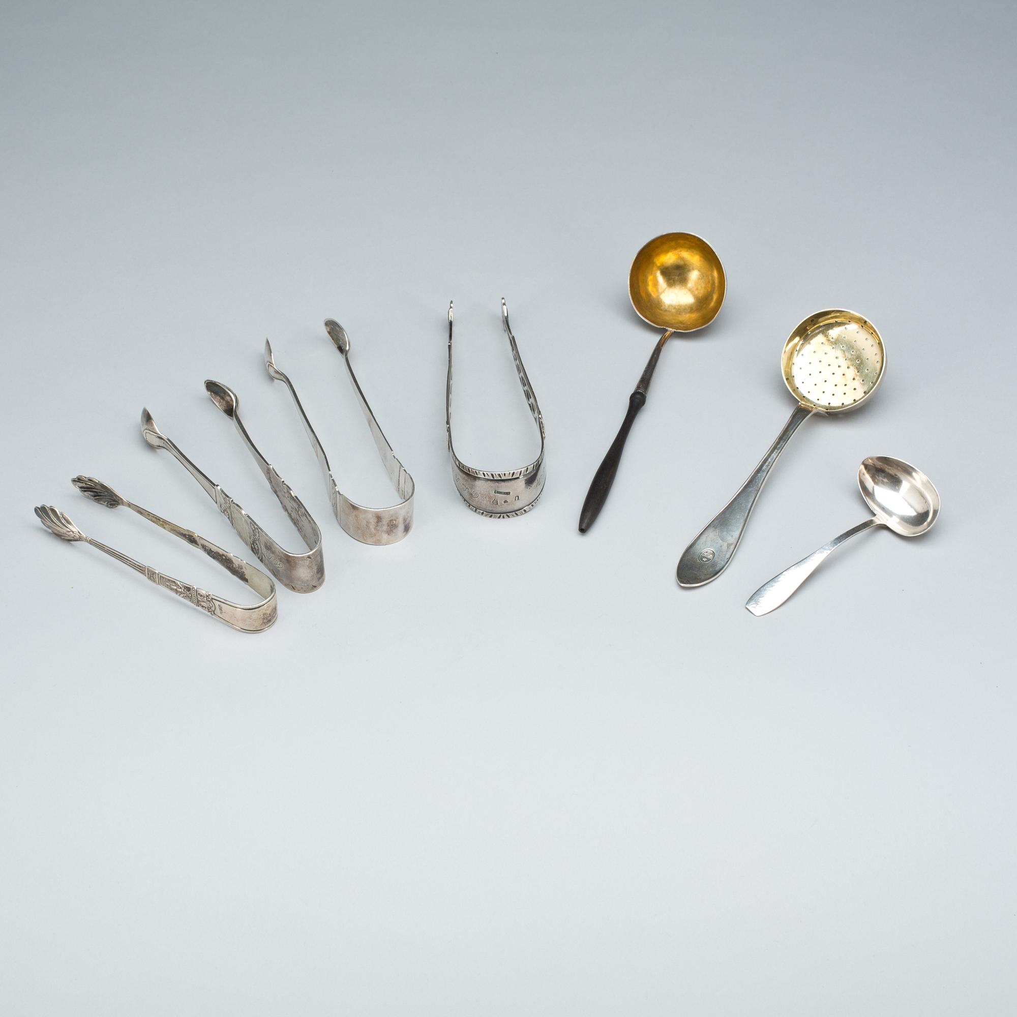 PARTI, silver, 7 delar. Bl.a 2 sockertänger från 1700 talets slut. Vikt ca 280 gr,