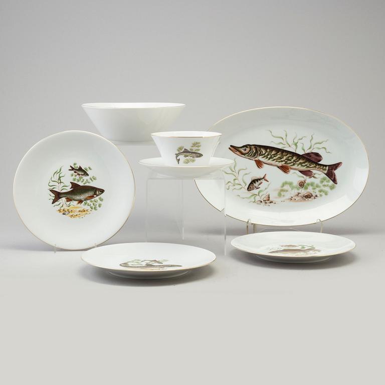 A 9 pieces second half of the 20th century porcelain table ware from Porzellan-Manufaktur Händel, Bavaria, Germany.