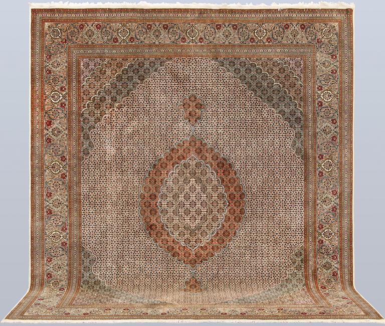 Matta, Täbris, part silk, s.k. 50 Radj, ca 300 x 250 cm.