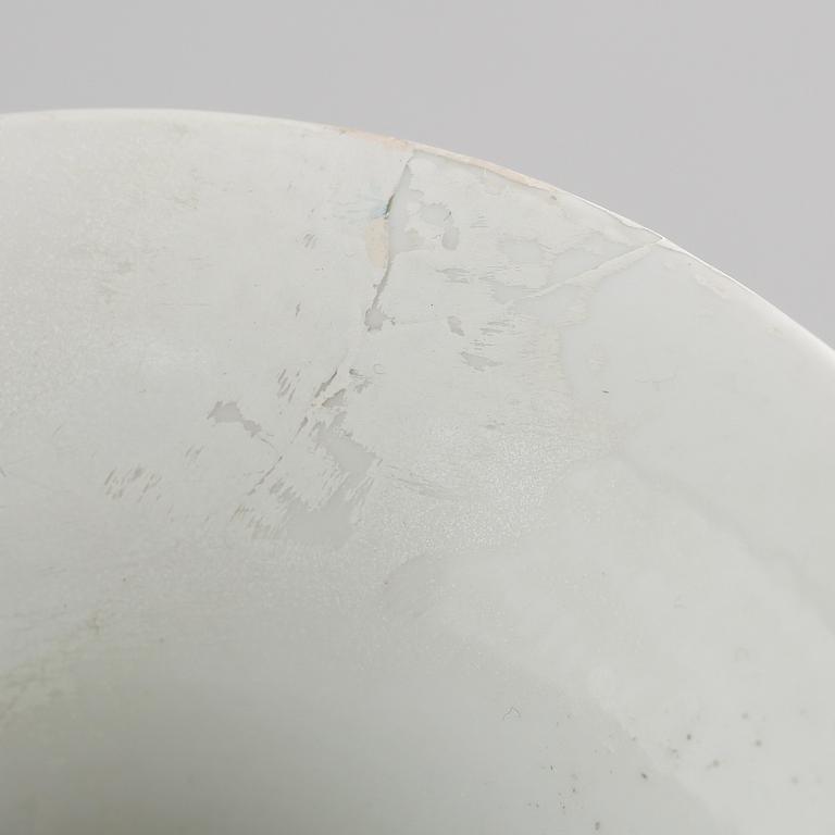 MUGGAR, 2 st samt VAS, porslin, Kina, 1700-/1800-tal.