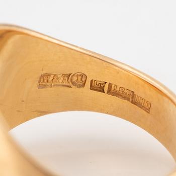 An 18k gold and carnelian signet ring for the comital line of von Rosen (nr.85).