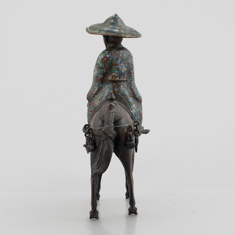 Figurin, cloissoné och brons, Kina, sen Qing/tidigt 1900-tal.