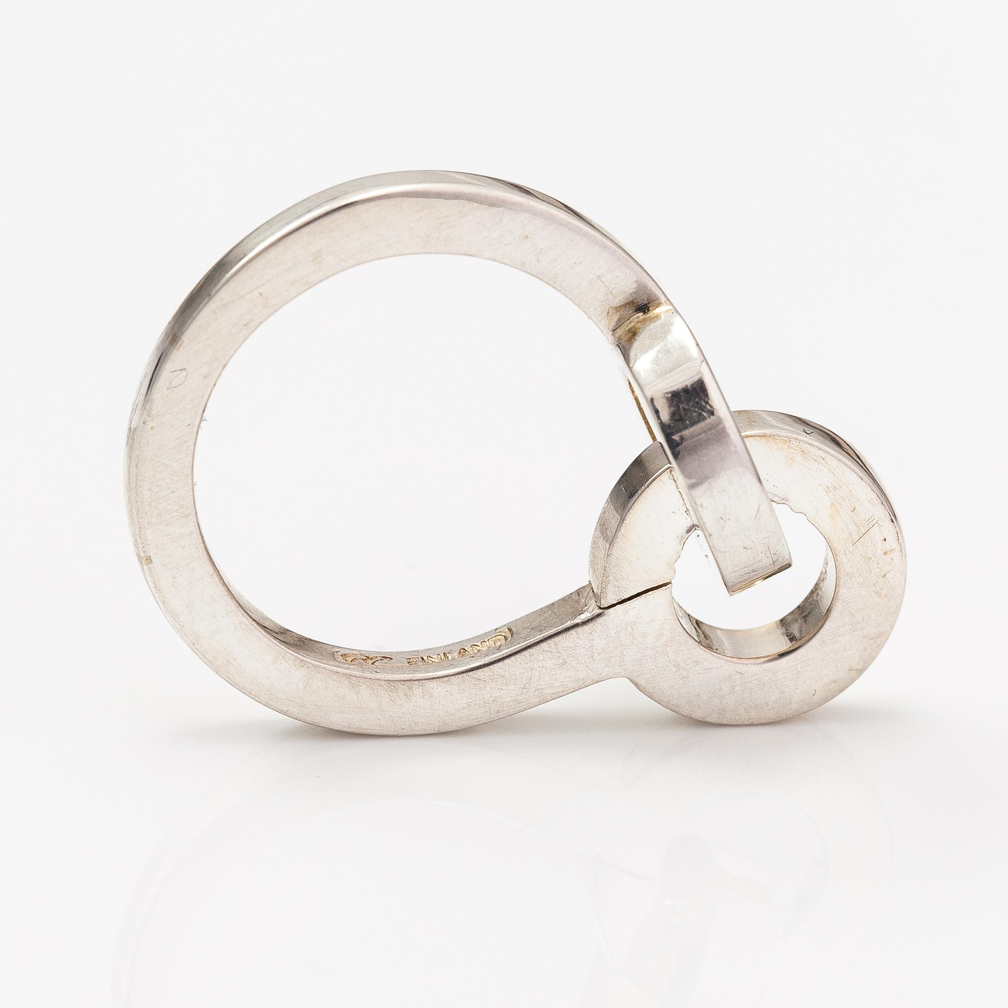 Pekka Piekäinen, A sterling silver ring. Auran Kultaseppä, Turku 1975.