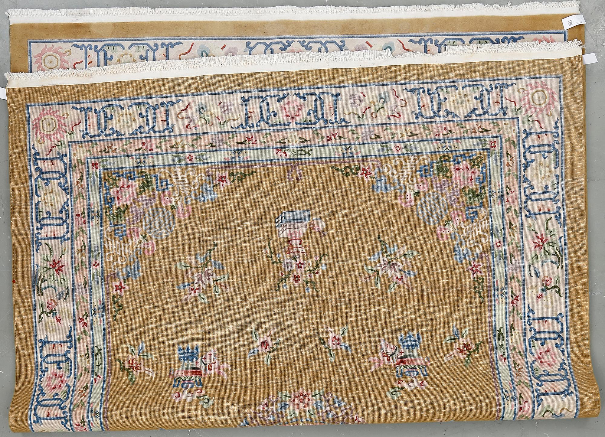 MATTA, Kina. Ca 338x243 cm.