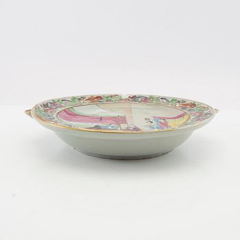 A Chinese Canton famille rose hot water dish, Qing dynasty, 19th century.