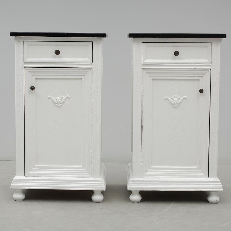 SÄNGBORD, ett par, nyrenässans, 1800-talet slut.