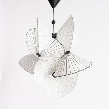 Front, a 'Serpentine light small', Moooi.