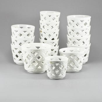 YTTERFODER, 15 st, porslin, Gunnar Nylund, Rörstrand, 1900-talets andra hälft.