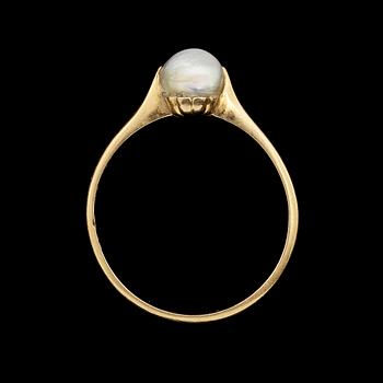 RING, 18k guld med orientalisk pärla, Gustav Dahlgren & Co, Malmö. Vikt 2 g.