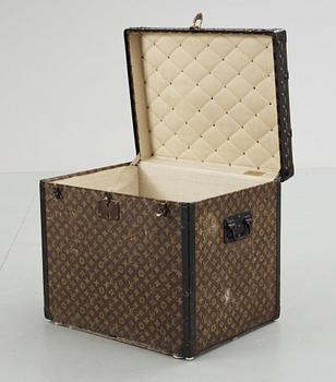 LOUIS VUITTON, koffert, 1900-talets början.