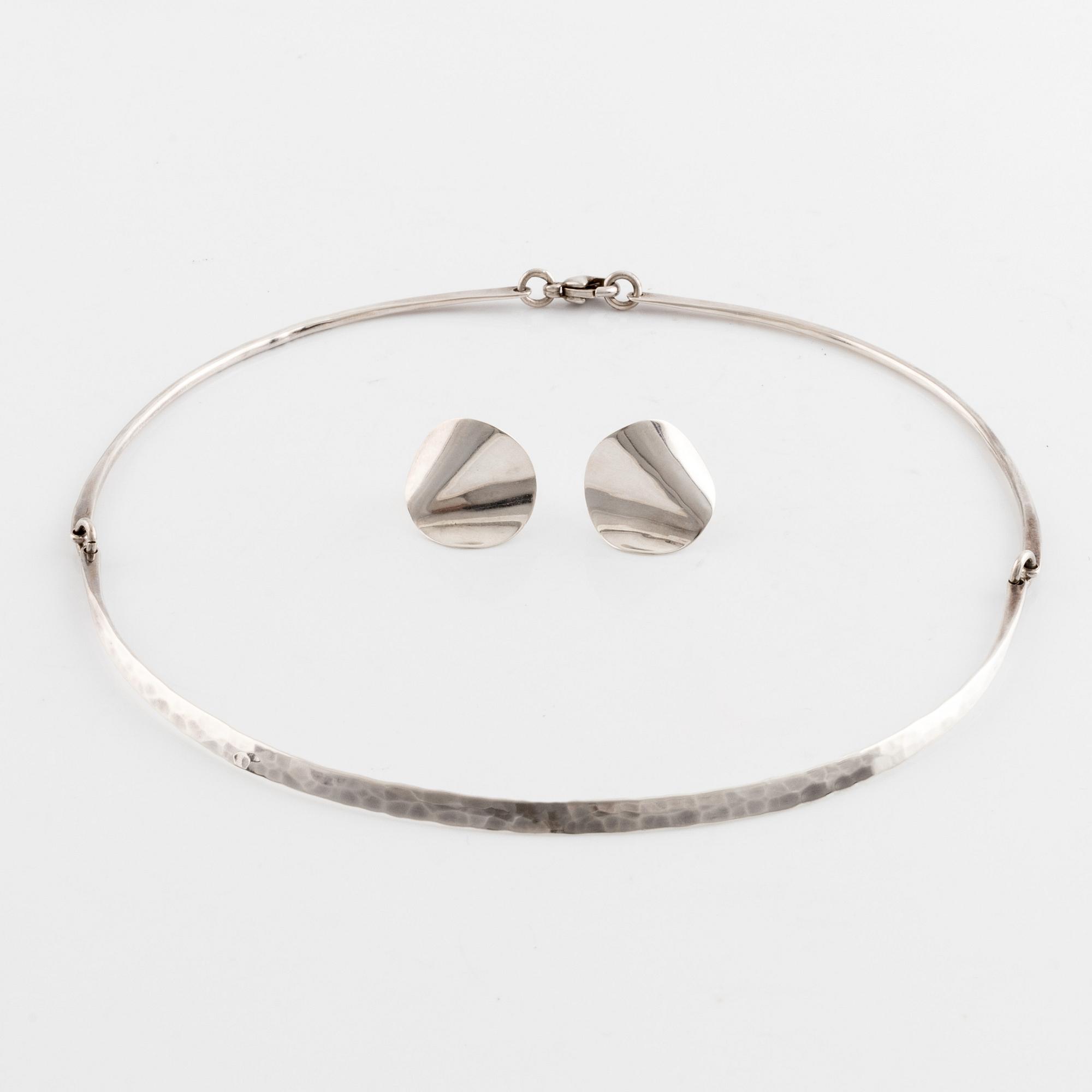 Annie Jägbeck silver necklace and earrings.