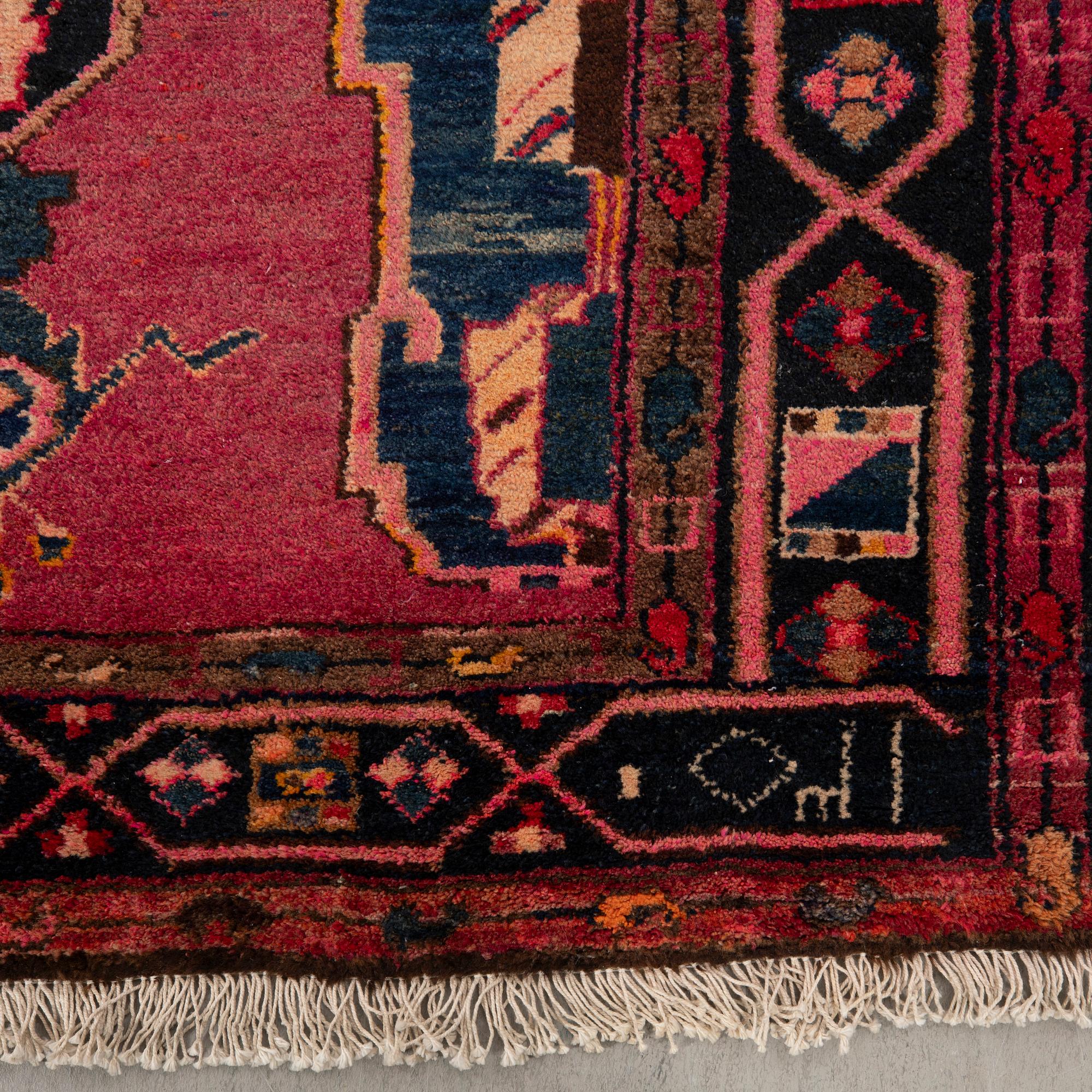 Matta, Sarab, ca 288 x 120 cm.