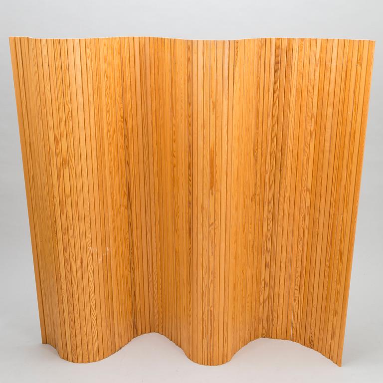 ALVAR AALTO, SKÄRM, Artek, 1900-talets slut. Ca 150x200 cm.
