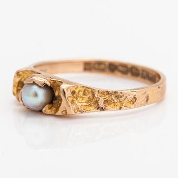 Björn Weckström, a 14K gold and cultured pearl ring 'Small word' for Lapponia 1971.