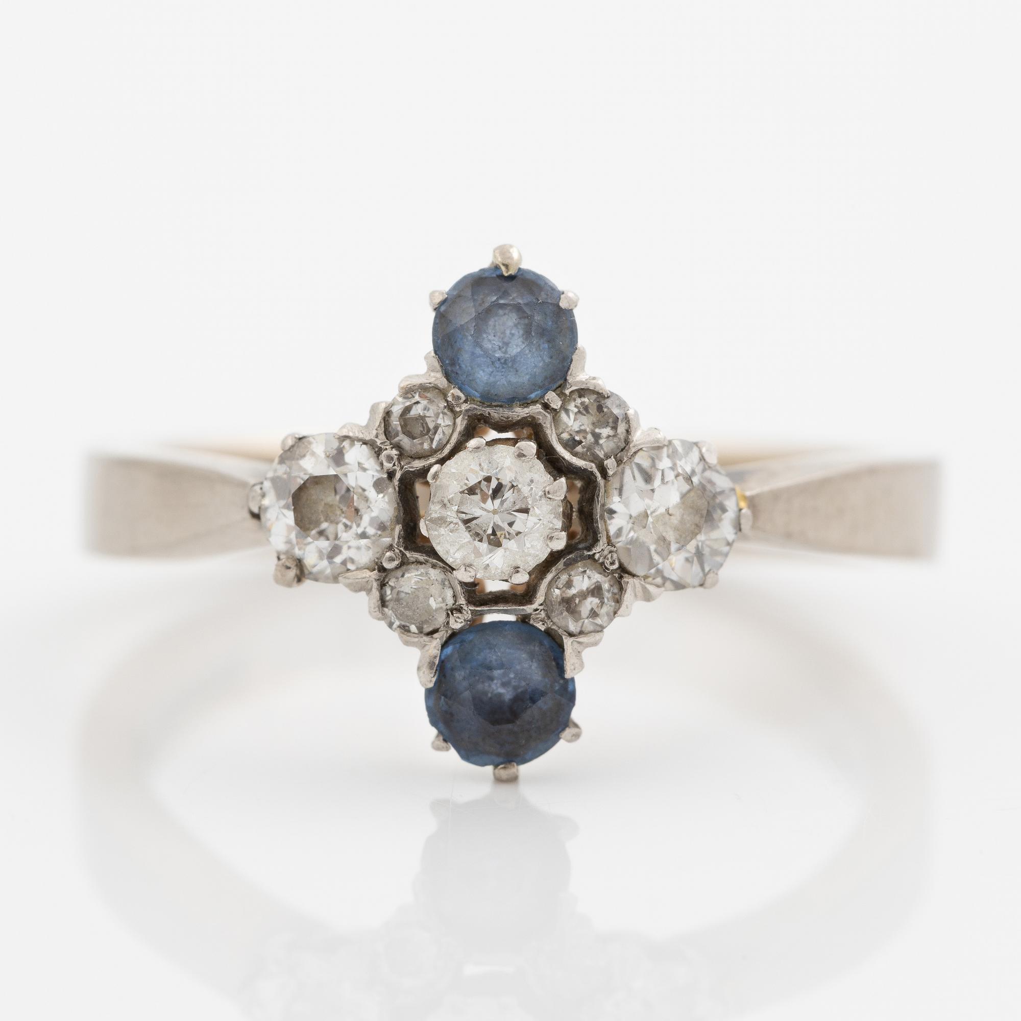 Ring, 18K white gold with sapphires and brilliant-cut diamonds.