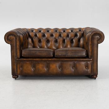 A leather upholstered Chesterfield sofa, England, second part of the 20th Century.