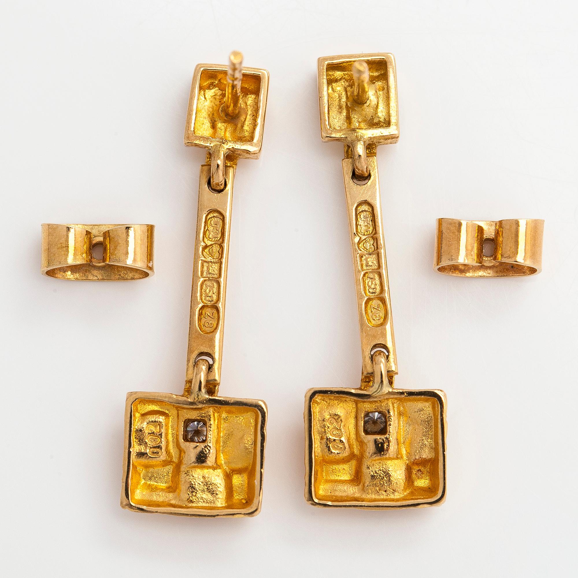 Björn Weckström, korvakorut, "Thai", 18K kultaa, 8/8-hiottuja timantteja. Lapponia 2001.