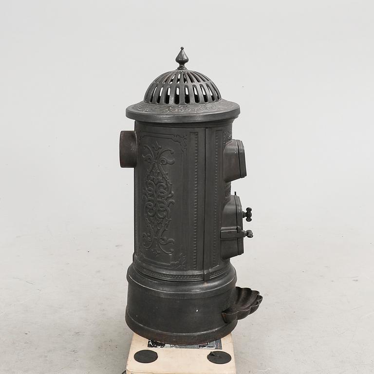 A cast iron Husqvarna stove No 52 around 1900.