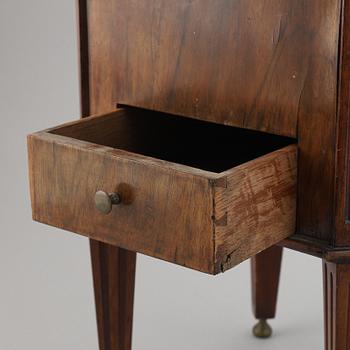 A mahogany wine cooler, first half of the 19th century.