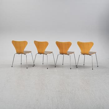 Arne Jacobsen, stolar, 4 st,
”Sjuan” för Fritz Hansen, Danmark, 1990.