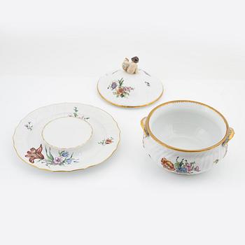 A Royal Copenhagen dinner service, 20th Century. (90 pieces).
